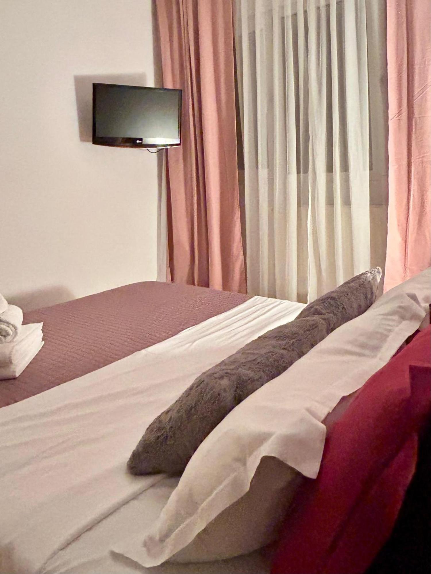 Apartamento Chic Escape One - Free Parking Braşov Exterior foto
